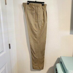 St. John's Bay Men's Casual Tan pants size 44x36.  ITEM 0914243MP